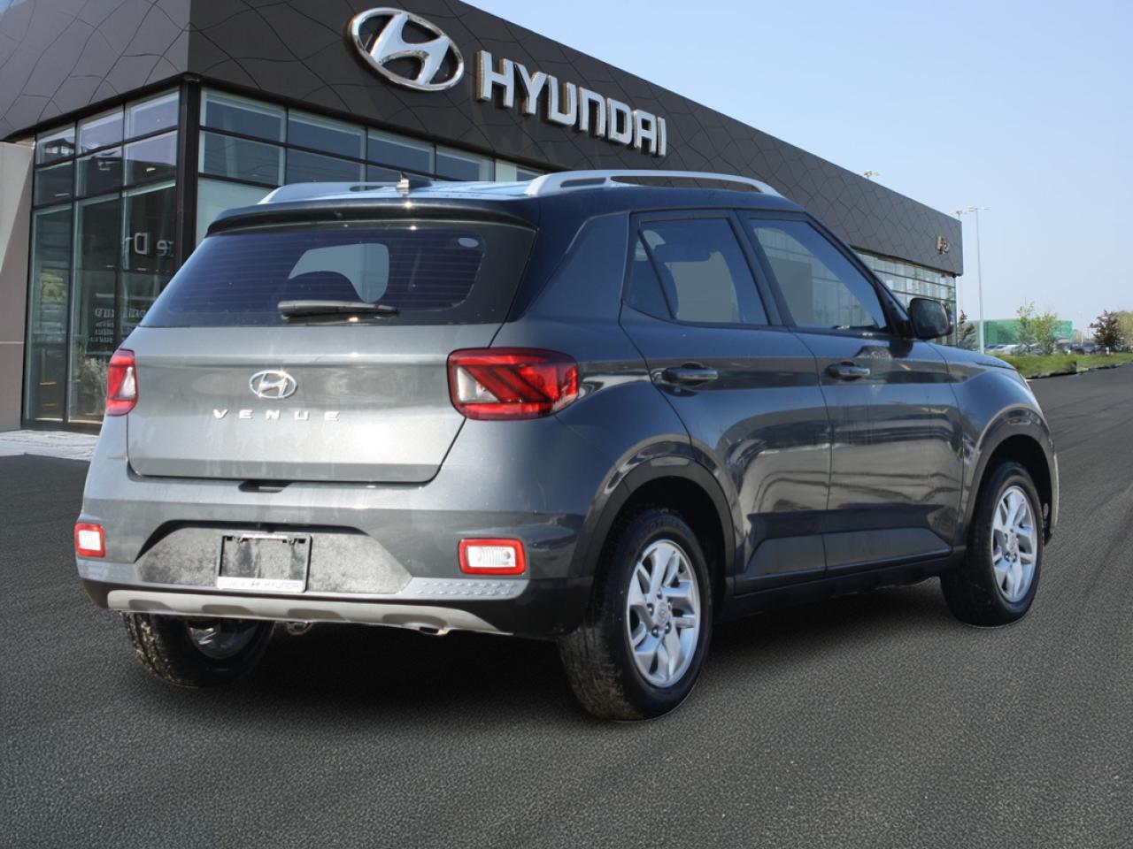 2023 Hyundai Venue Preferred IVT w-Two-Tone Photo