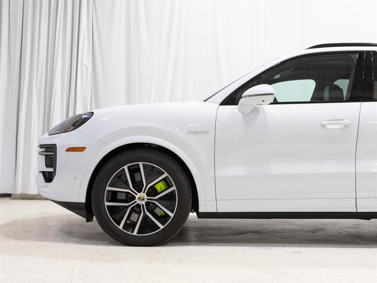 2024 Porsche Cayenne S e-Hybrid AWD Photo