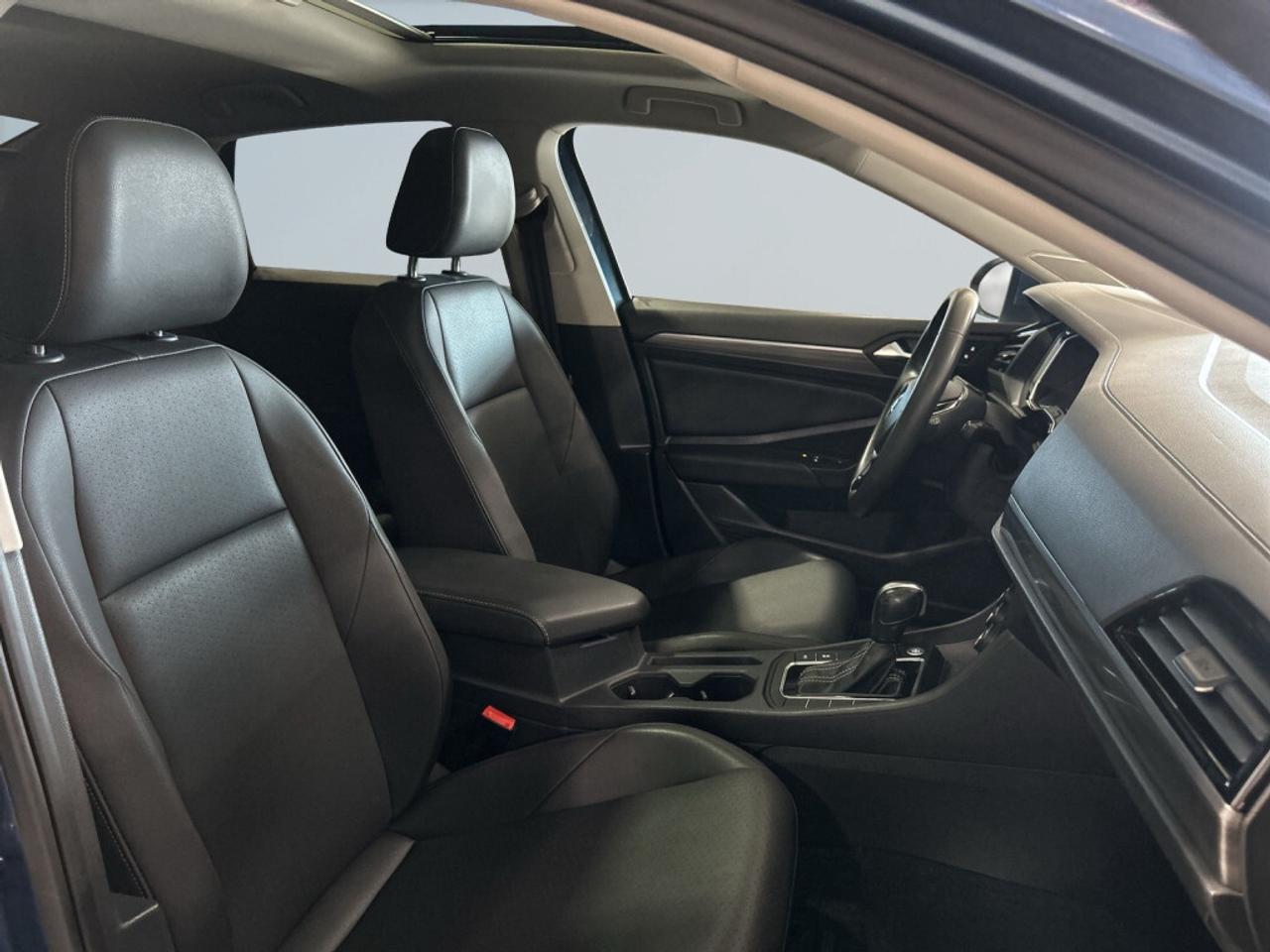 2021 Volkswagen Jetta Highline / NAV / Sunroof / Leather / CarPlay / Cle Photo