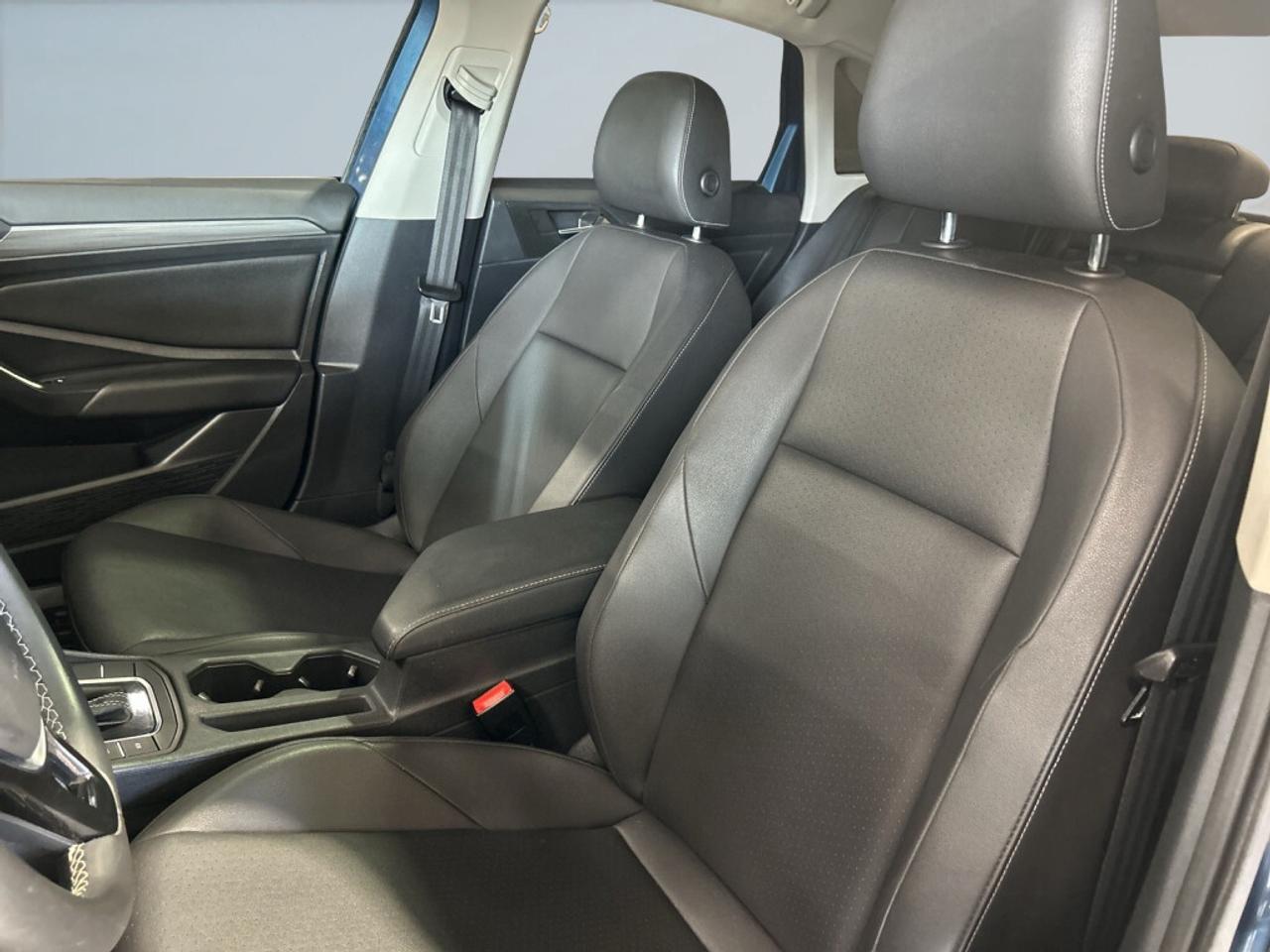 2021 Volkswagen Jetta Highline / NAV / Sunroof / Leather / CarPlay / Cle Photo