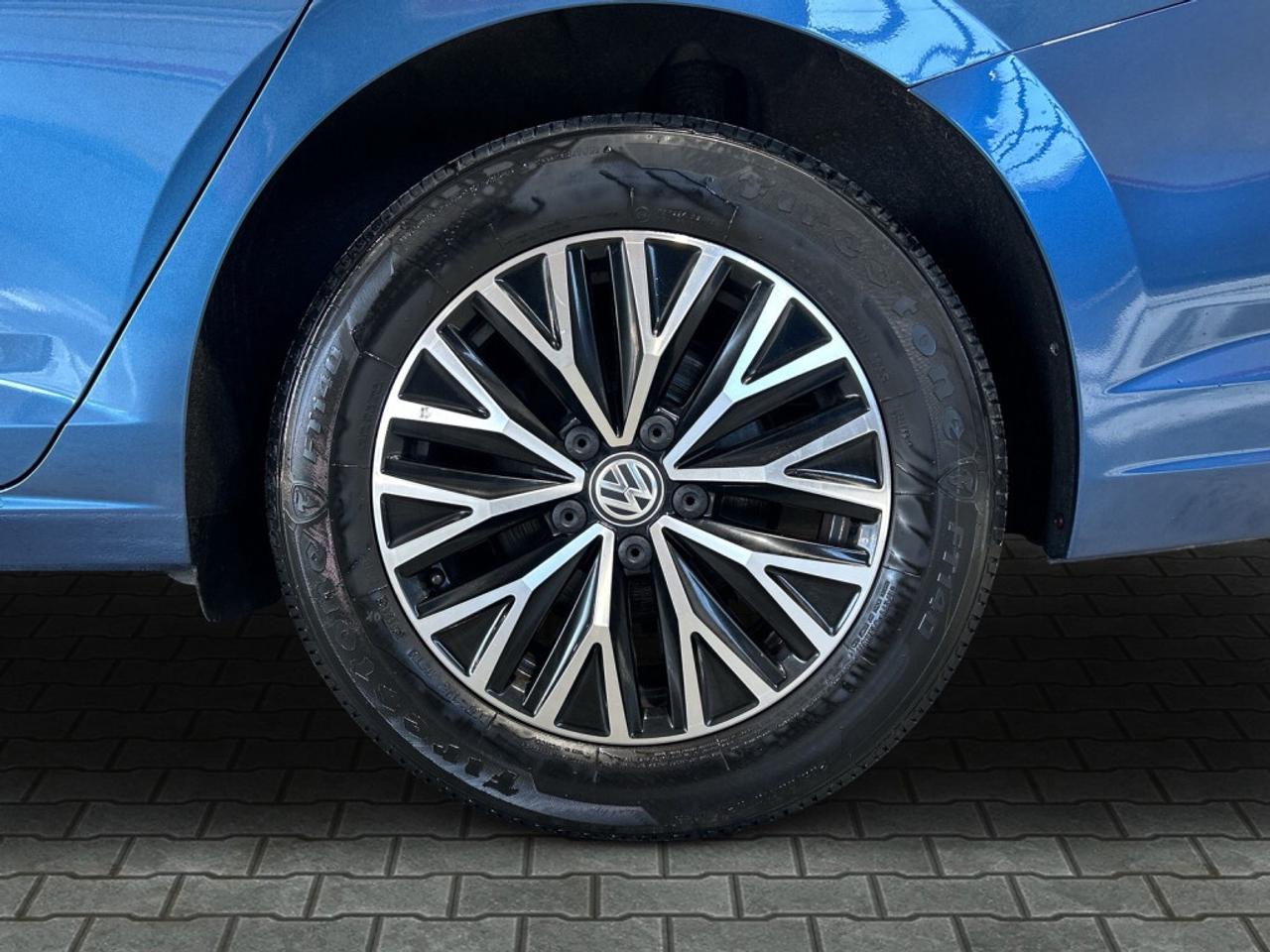 2021 Volkswagen Jetta Highline / NAV / Sunroof / Leather / CarPlay / Cle Photo