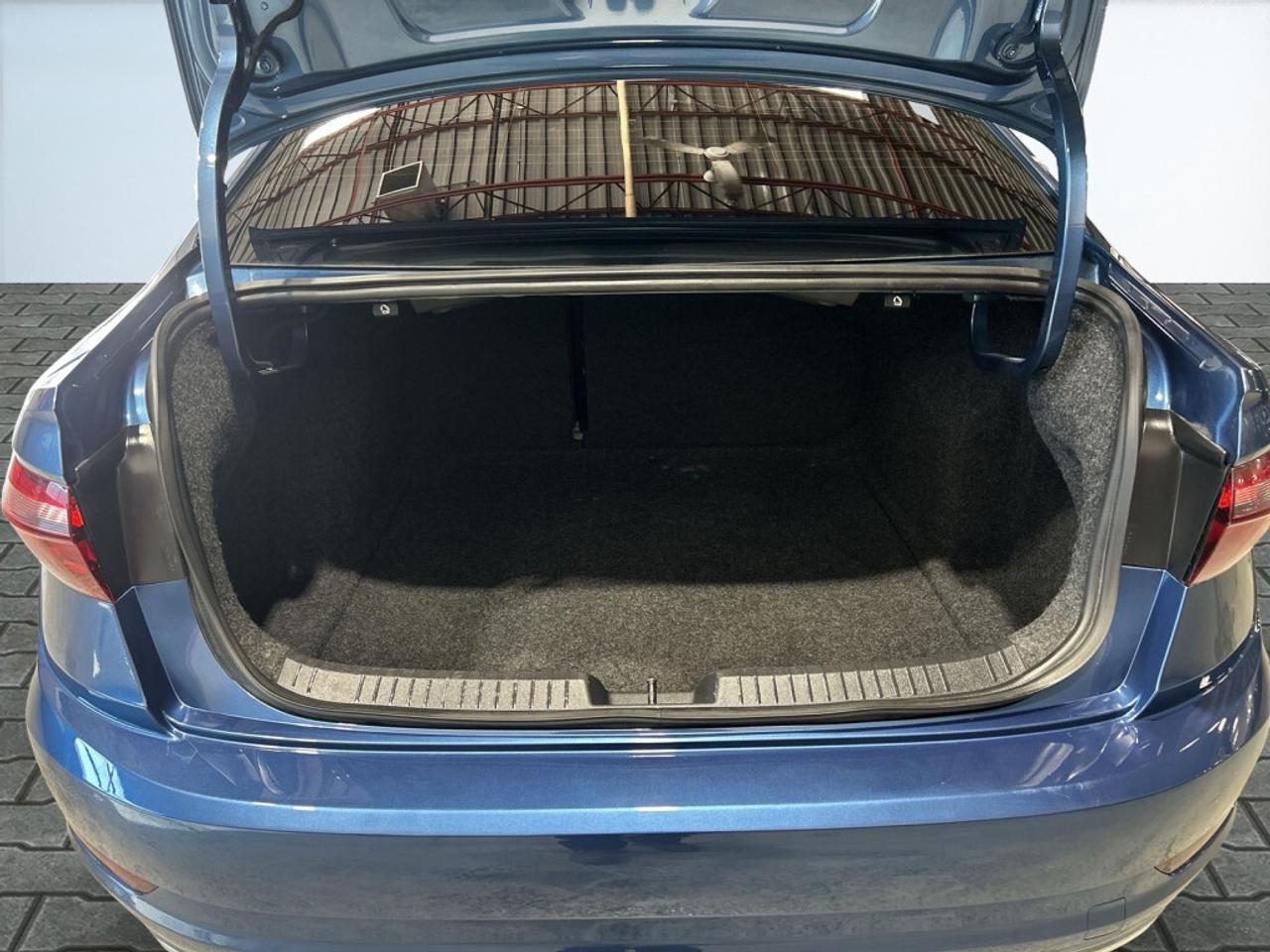 2021 Volkswagen Jetta Highline / NAV / Sunroof / Leather / CarPlay / Cle Photo