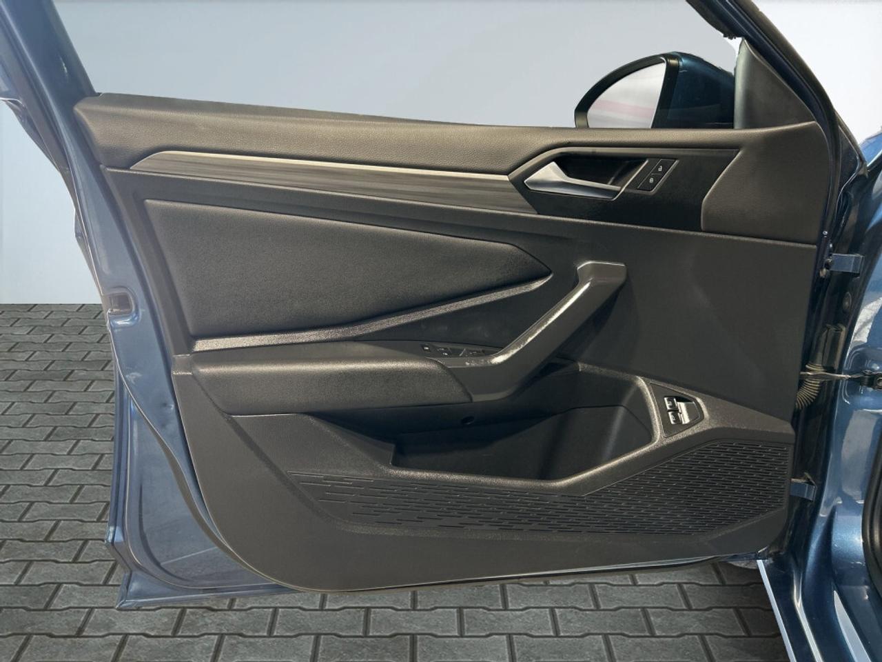 2021 Volkswagen Jetta Highline / NAV / Sunroof / Leather / CarPlay / Cle Photo