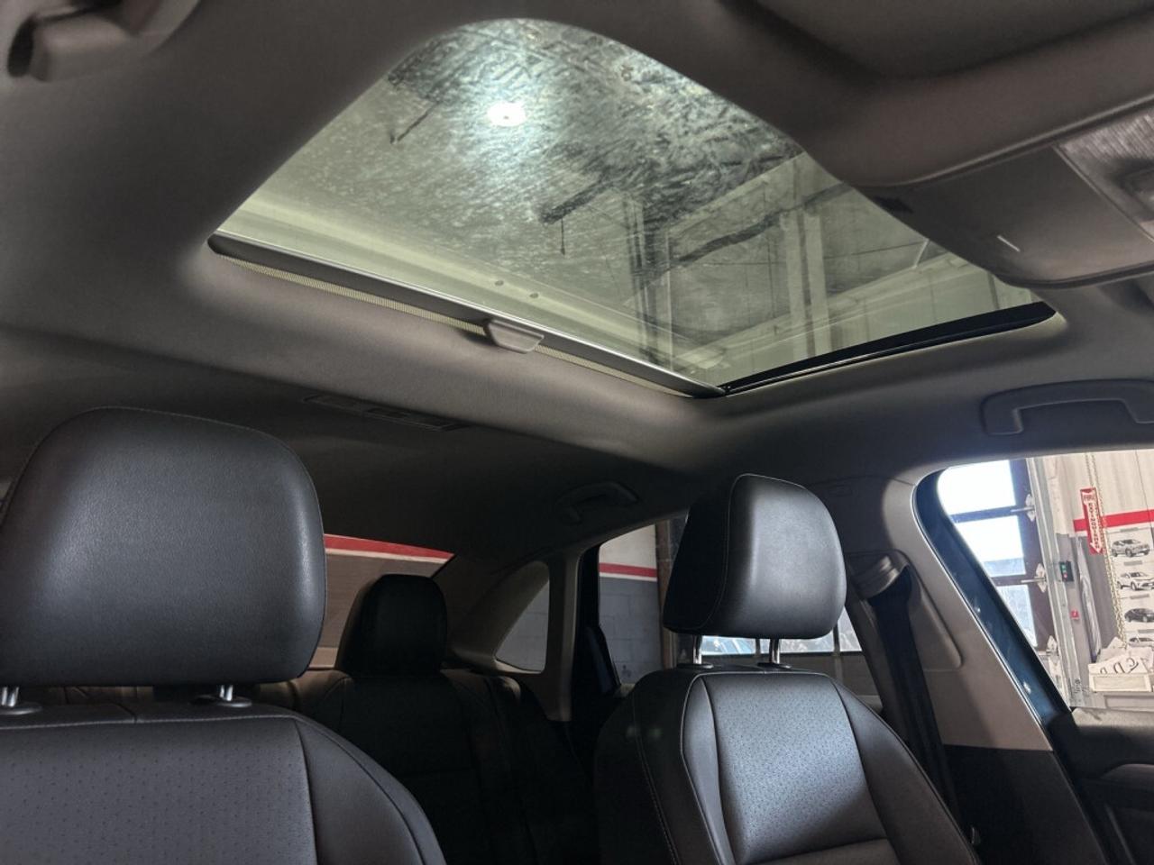 2021 Volkswagen Jetta Highline / NAV / Sunroof / Leather / CarPlay / Cle Photo