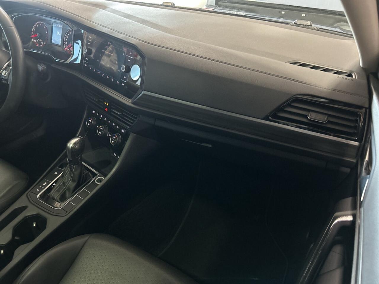 2021 Volkswagen Jetta Highline / NAV / Sunroof / Leather / CarPlay / Cle Photo