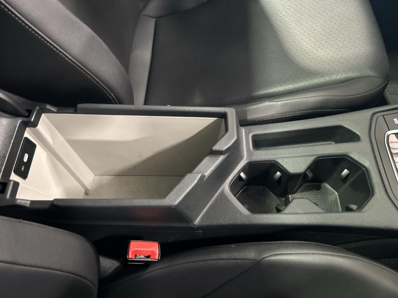 2021 Volkswagen Jetta Highline / NAV / Sunroof / Leather / CarPlay / Cle Photo