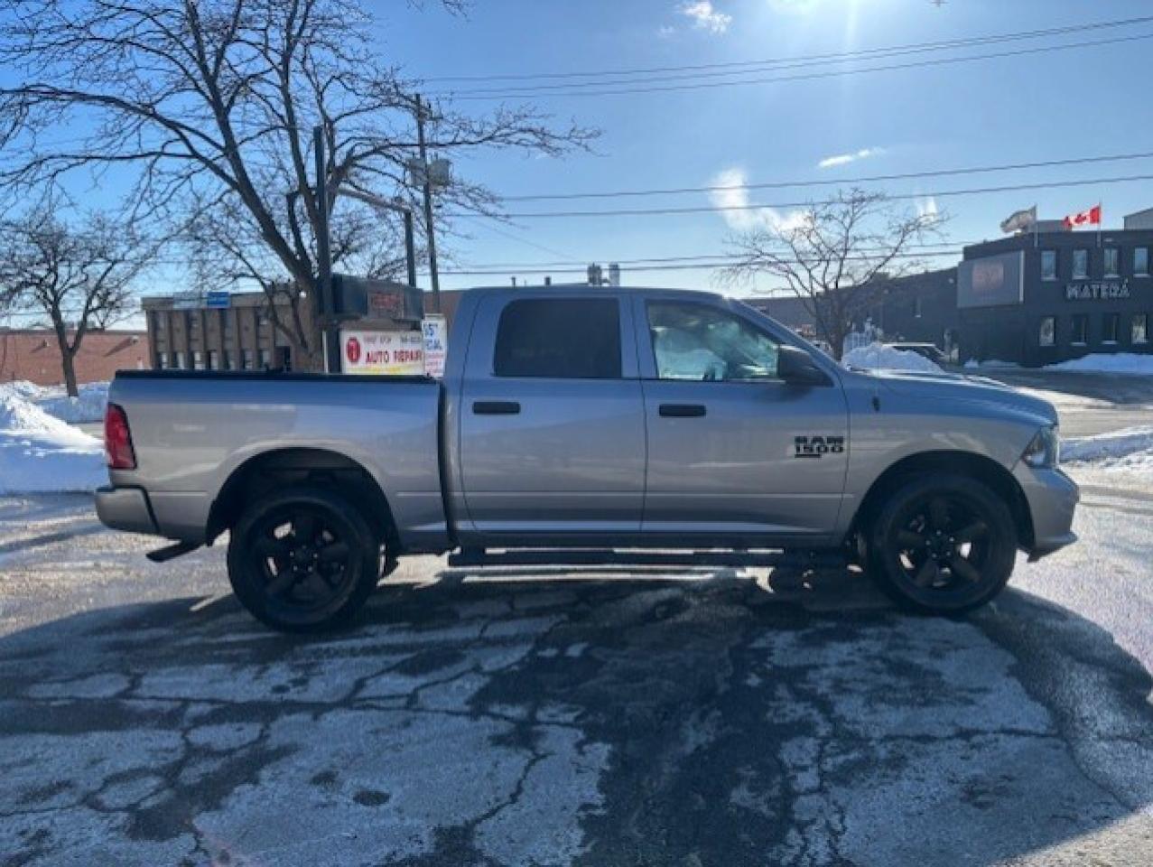 2021 RAM 1500 Classic 4X4 CREW CAB-TONNEAU-CAMERA-HEATED SEATS-NEW TIRES Photo