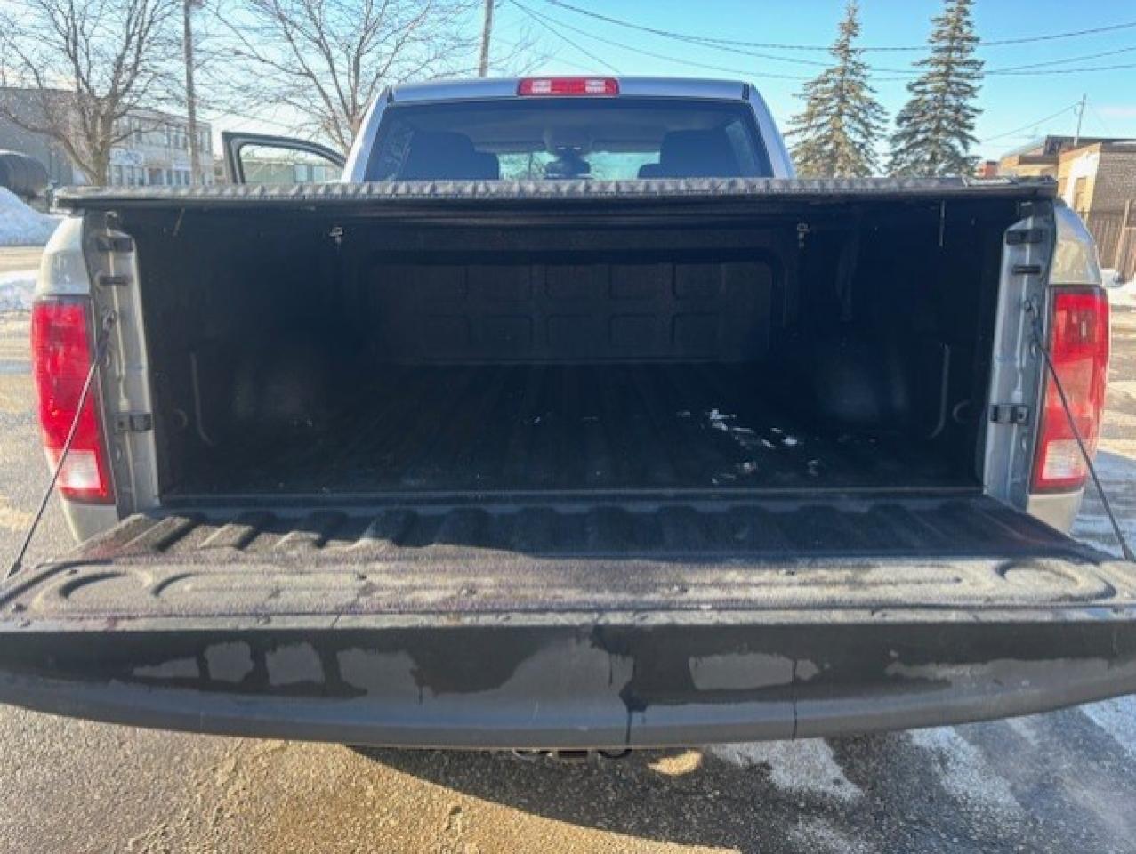 2021 RAM 1500 Classic 4X4 CREW CAB-TONNEAU-CAMERA-HEATED SEATS-NEW TIRES Photo