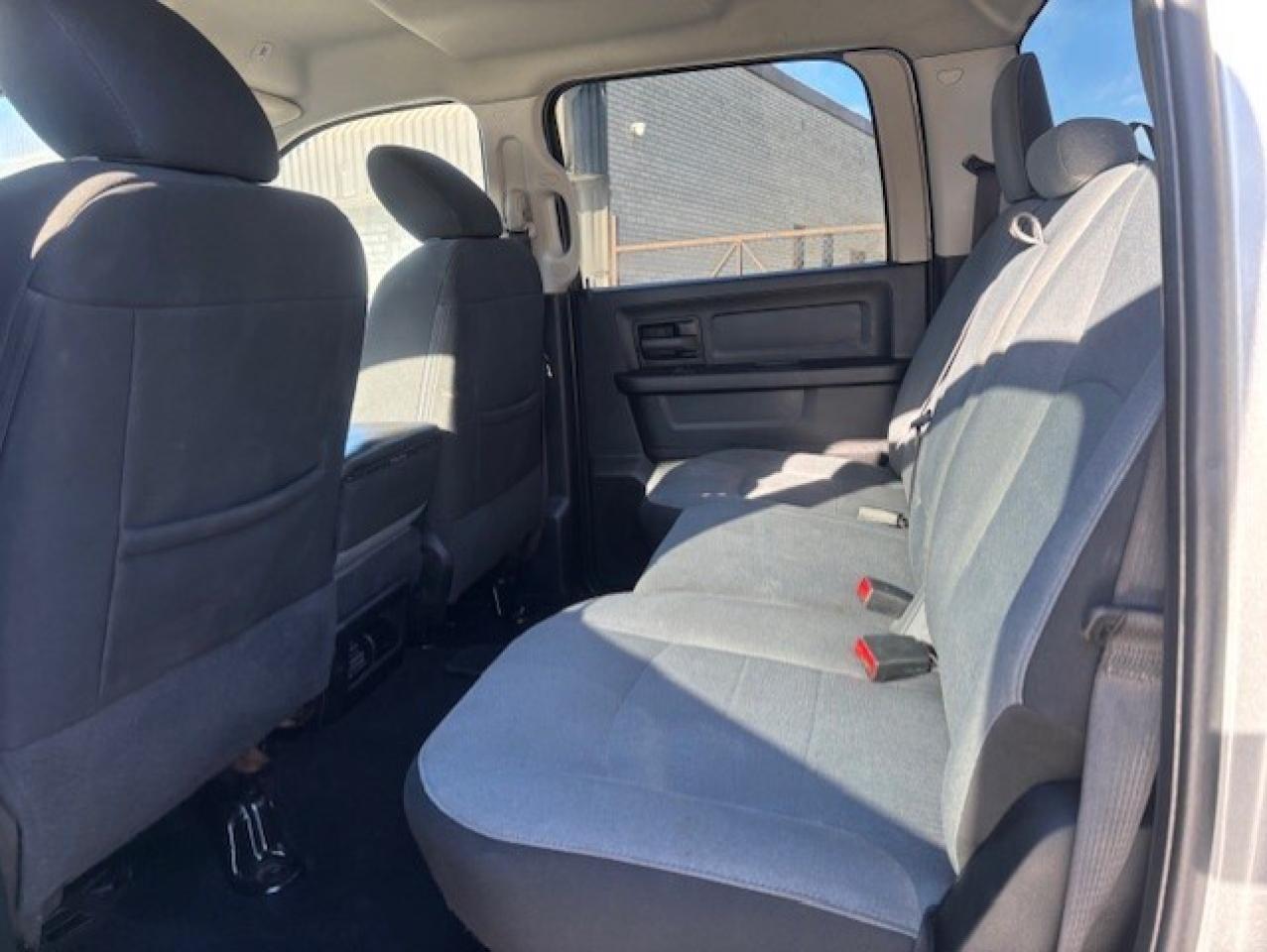 2021 RAM 1500 Classic 4X4 CREW CAB-TONNEAU-CAMERA-HEATED SEATS-NEW TIRES Photo