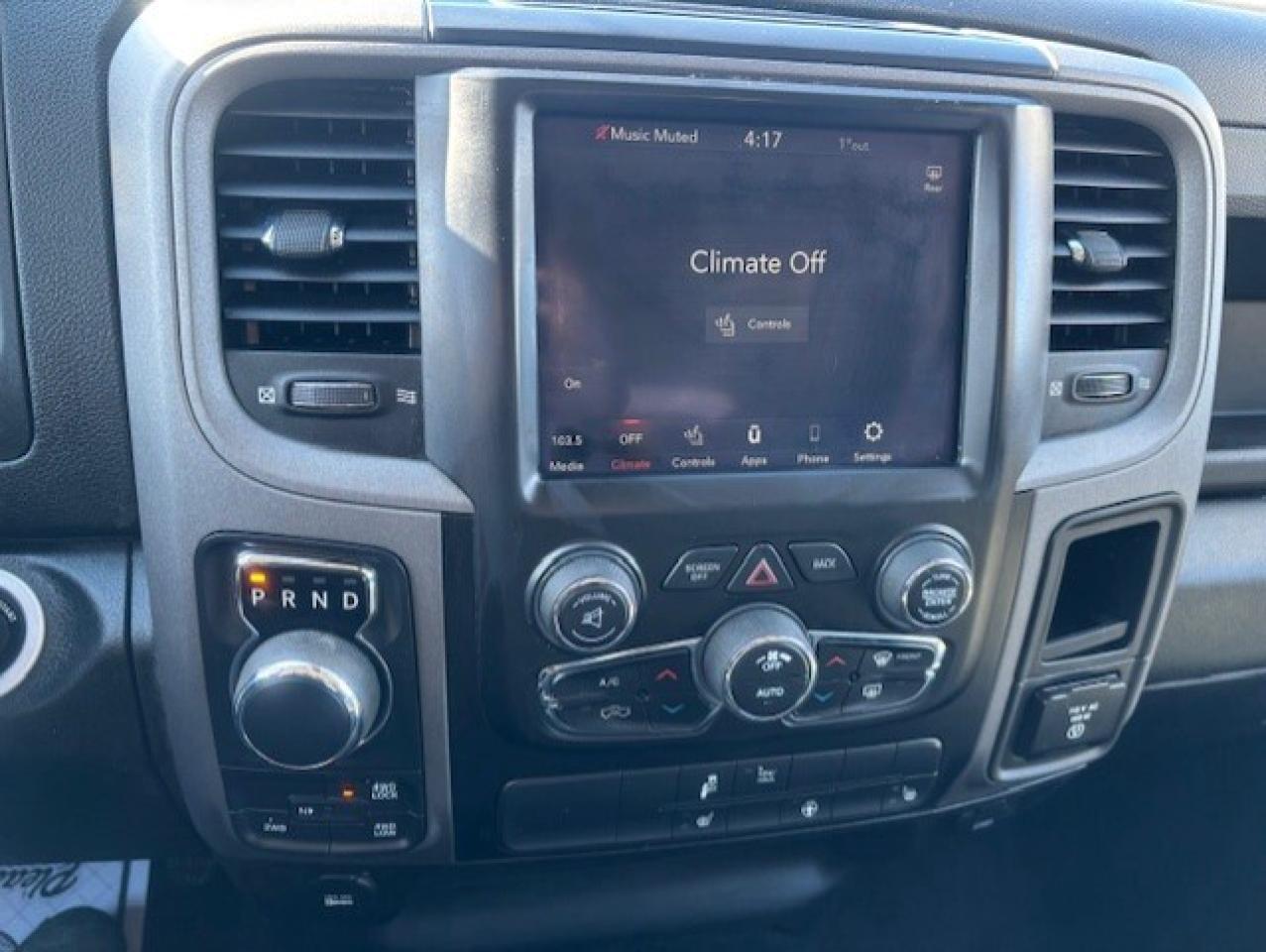 2021 RAM 1500 Classic 4X4 CREW CAB-TONNEAU-CAMERA-HEATED SEATS-NEW TIRES Photo