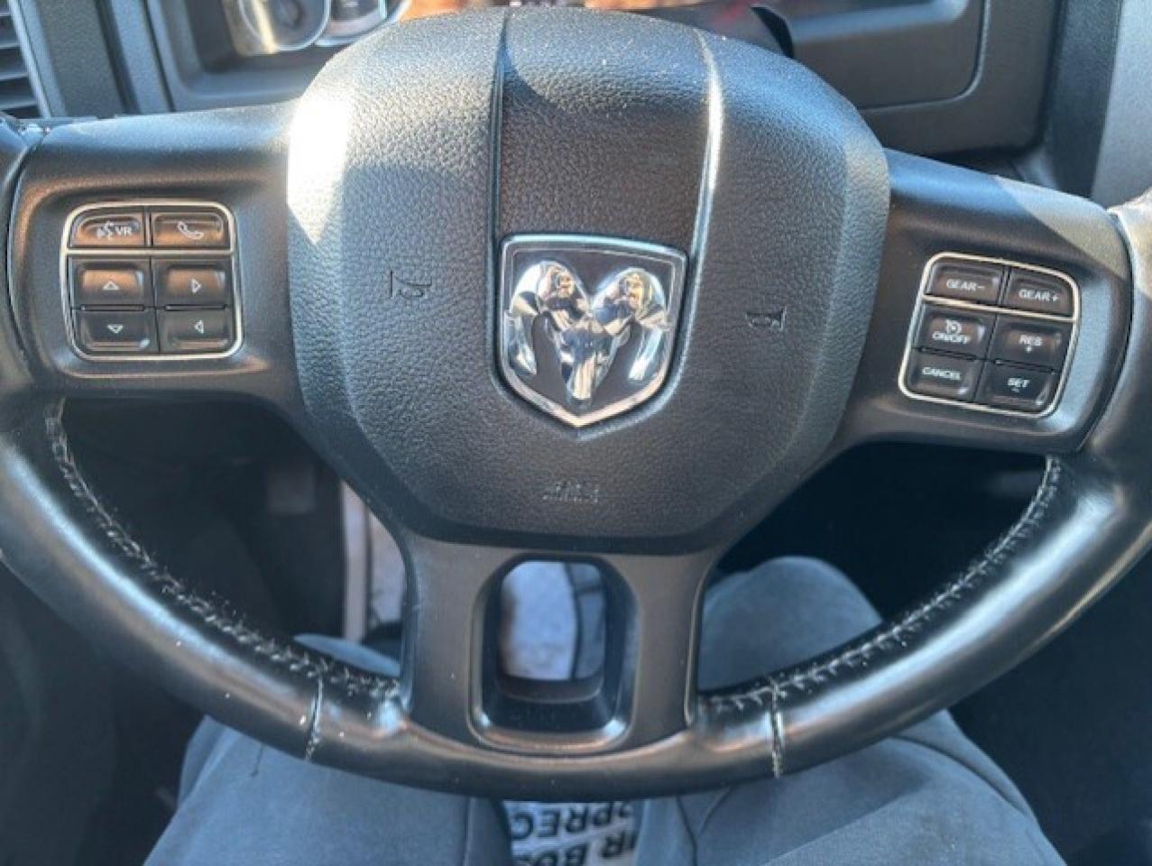 2021 RAM 1500 Classic 4X4 CREW CAB-TONNEAU-CAMERA-HEATED SEATS-NEW TIRES Photo