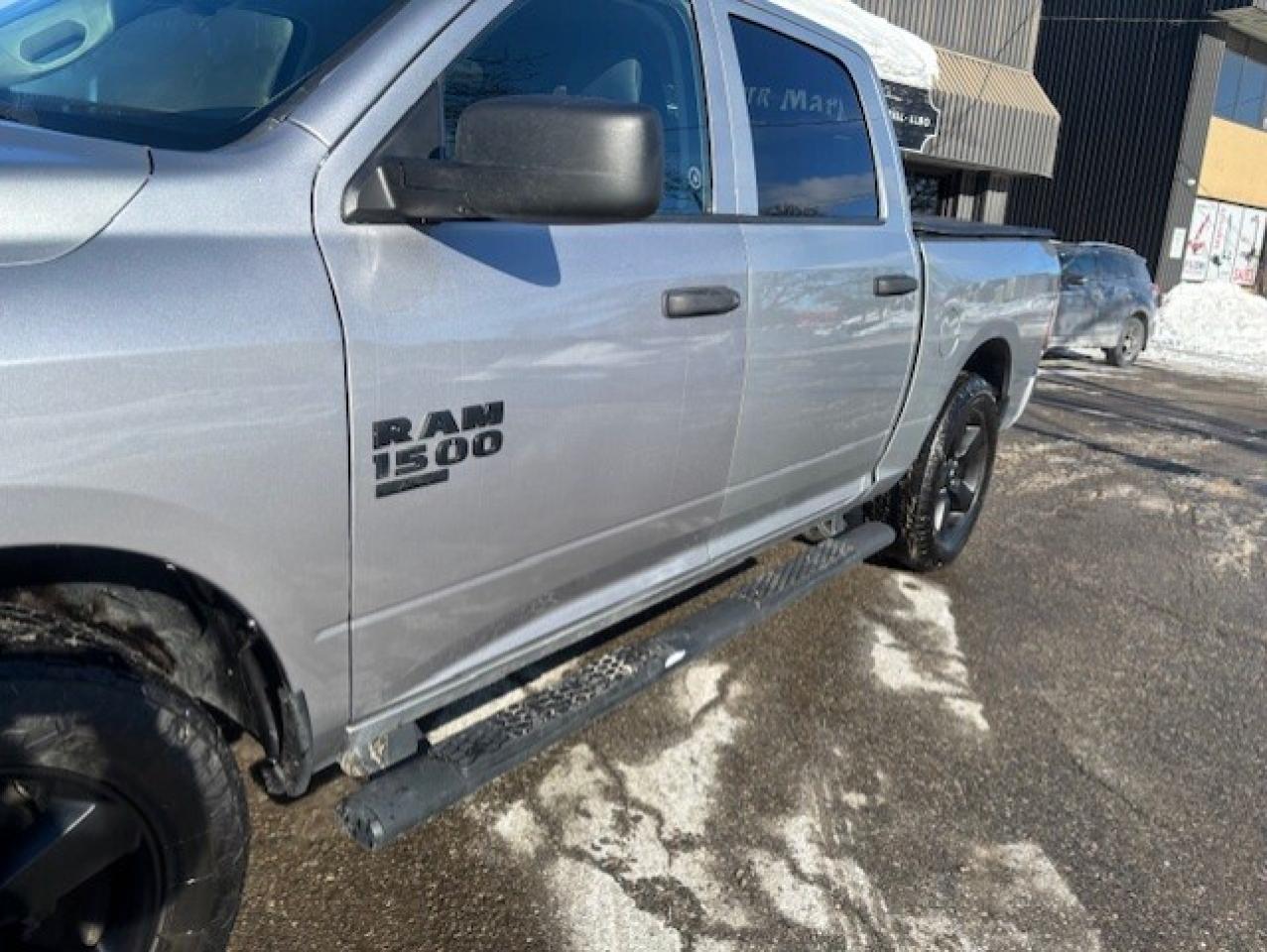 2021 RAM 1500 Classic 4X4 CREW CAB-TONNEAU-CAMERA-HEATED SEATS-NEW TIRES Photo