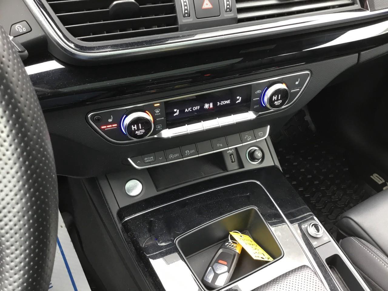 2022 Audi Q5 45 Progressiv Photo