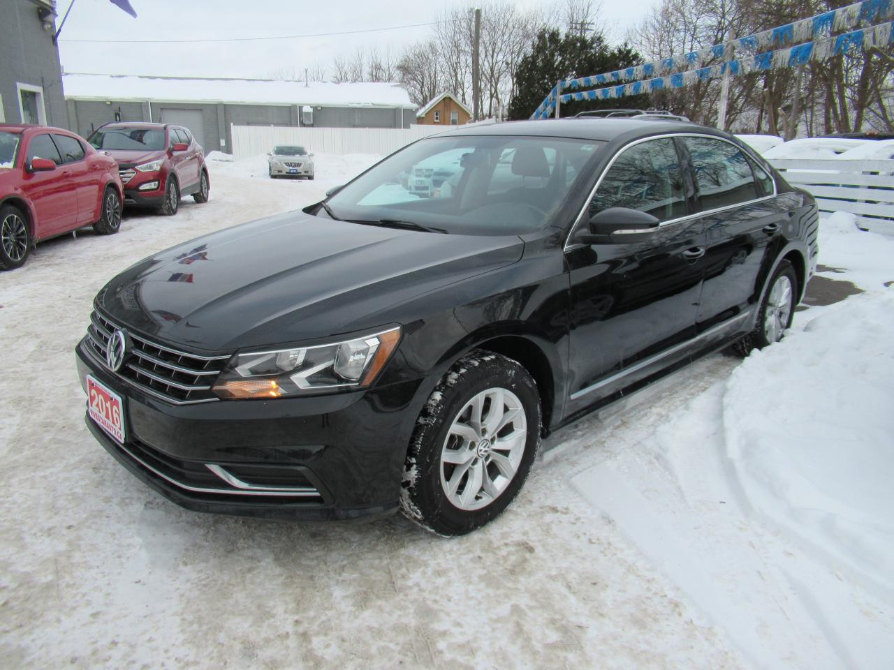 2016 Volkswagen Passat Trendline Photo0