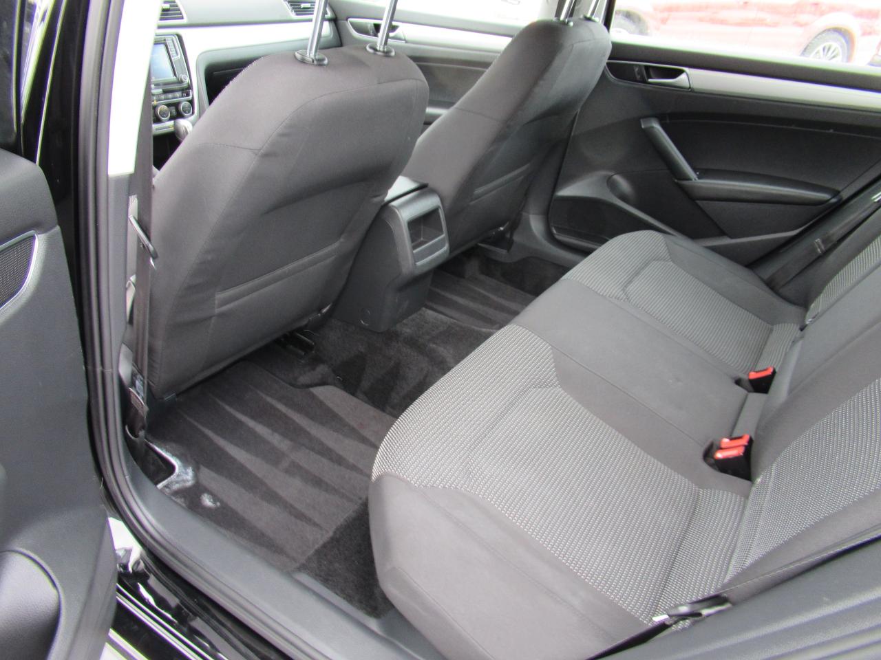 2016 Volkswagen Passat Trendline Photo