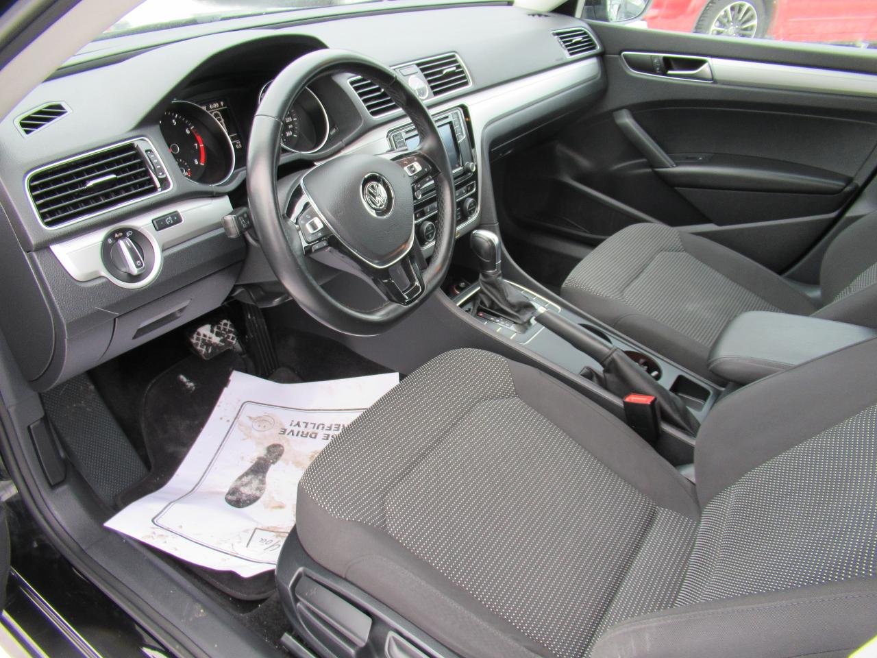 2016 Volkswagen Passat Trendline Photo