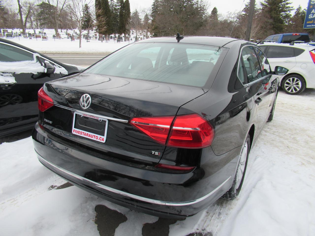 2016 Volkswagen Passat Trendline Photo2