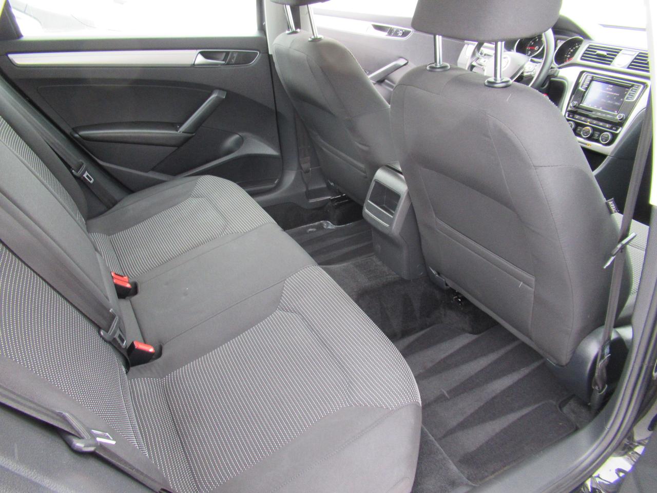 2016 Volkswagen Passat Trendline Photo