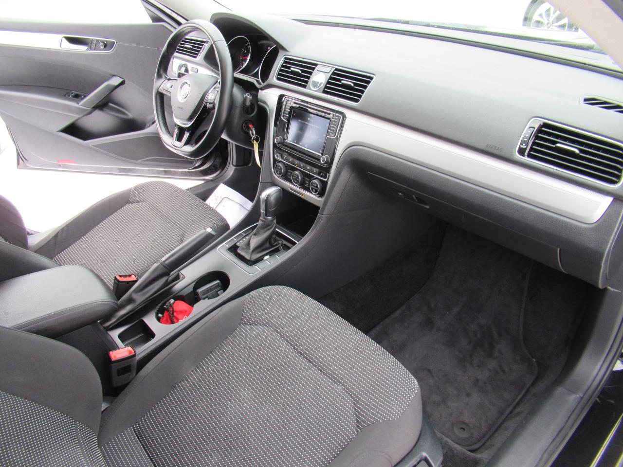 2016 Volkswagen Passat Trendline Photo