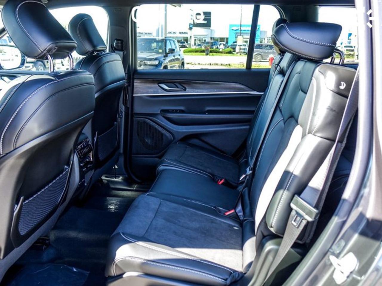 2026 Jeep Grand Cherokee L Altitude 4x4 7 Seater 12.3"Display Lane Assist Blind Spot 20"Black Alloy Photo