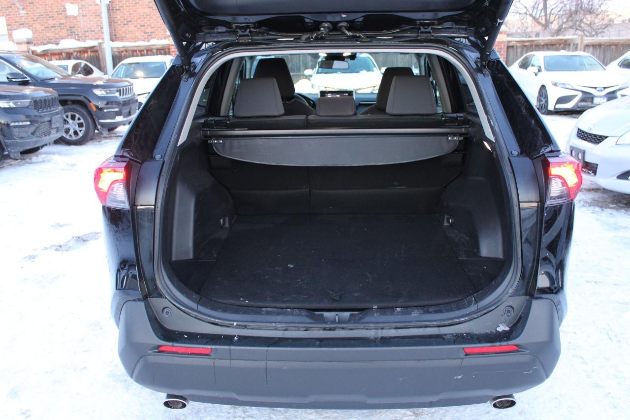 2025 Toyota RAV4 XLE Photo