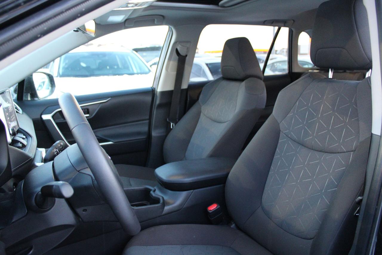 2025 Toyota RAV4 XLE Photo