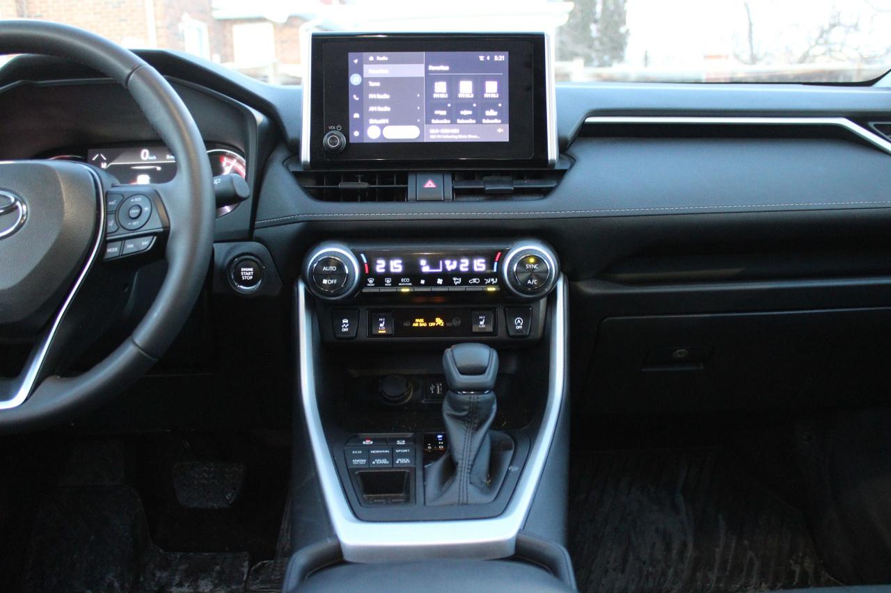 2025 Toyota RAV4 XLE Photo