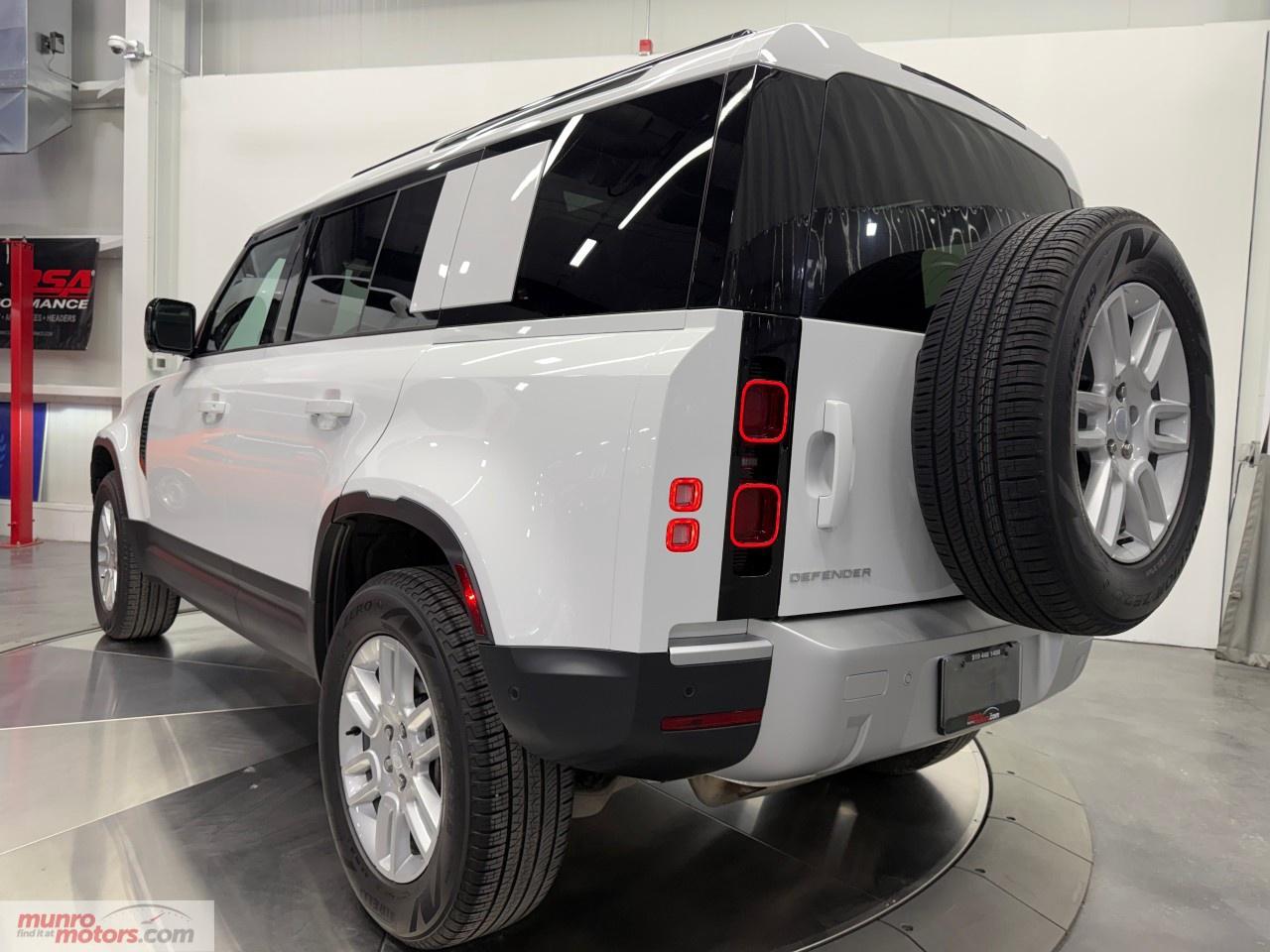 2025 Land Rover Defender 110 P300 S Photo