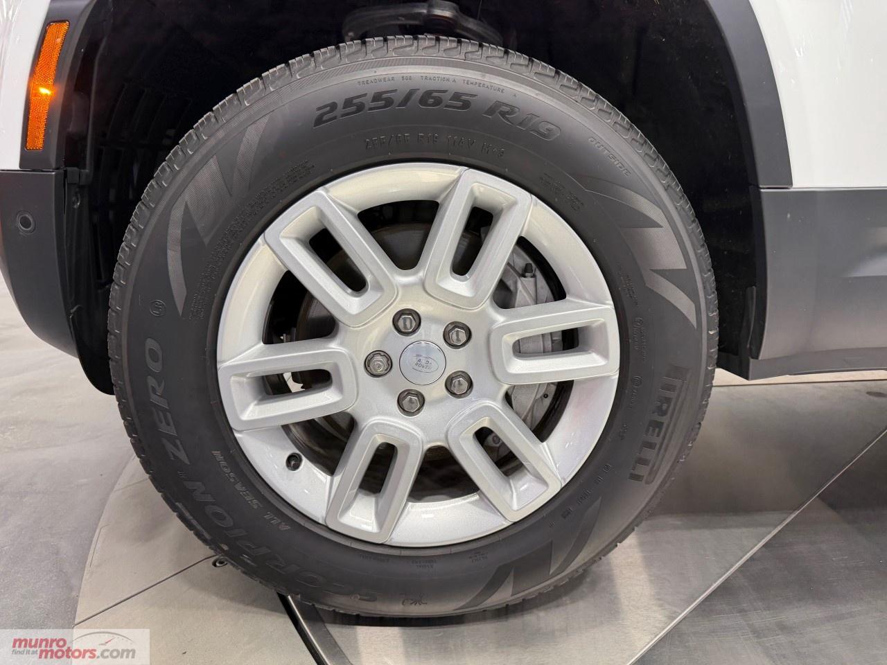 2025 Land Rover Defender 110 P300 S Photo