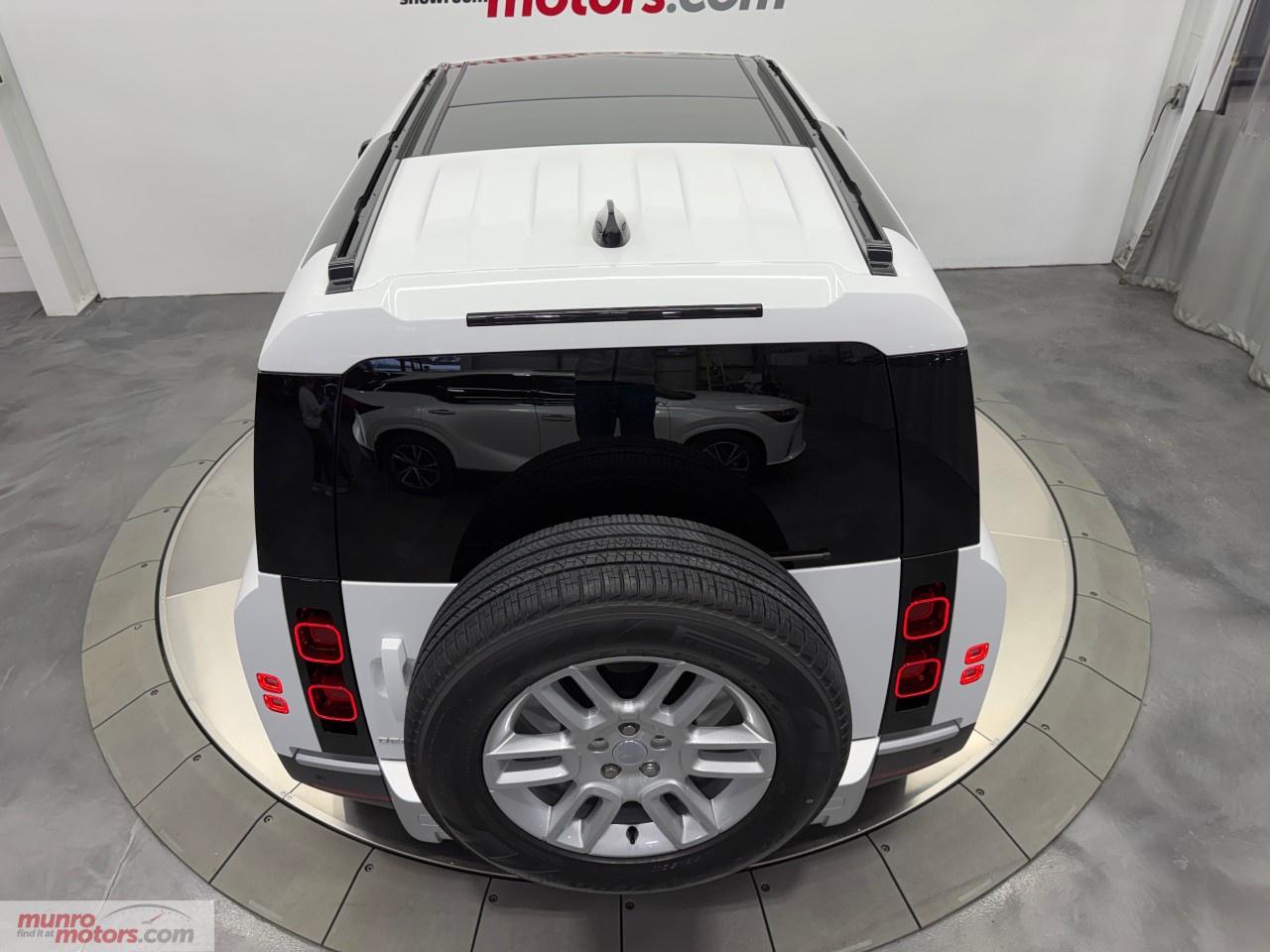 2025 Land Rover Defender 110 P300 S Photo