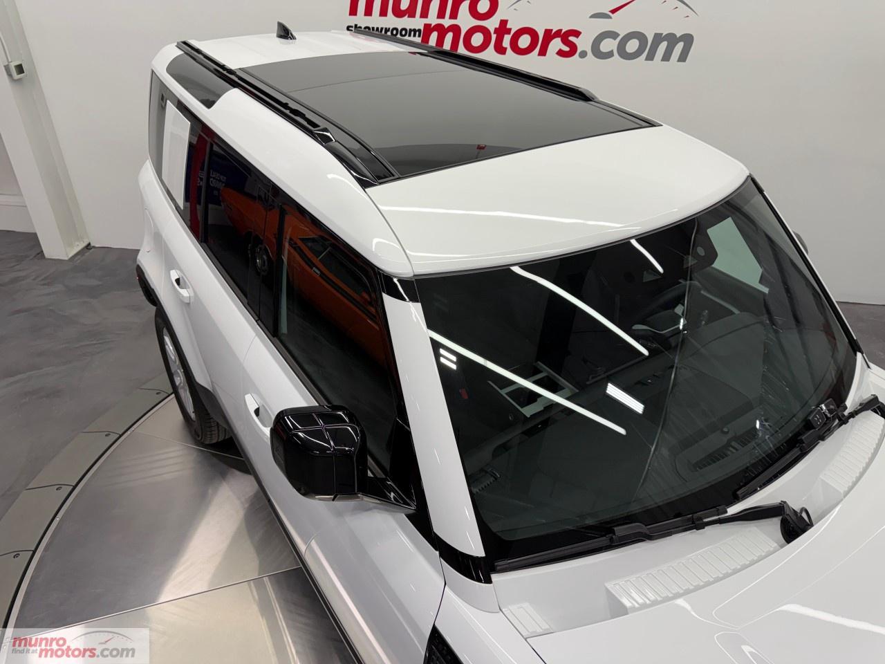 2025 Land Rover Defender 110 P300 S Photo