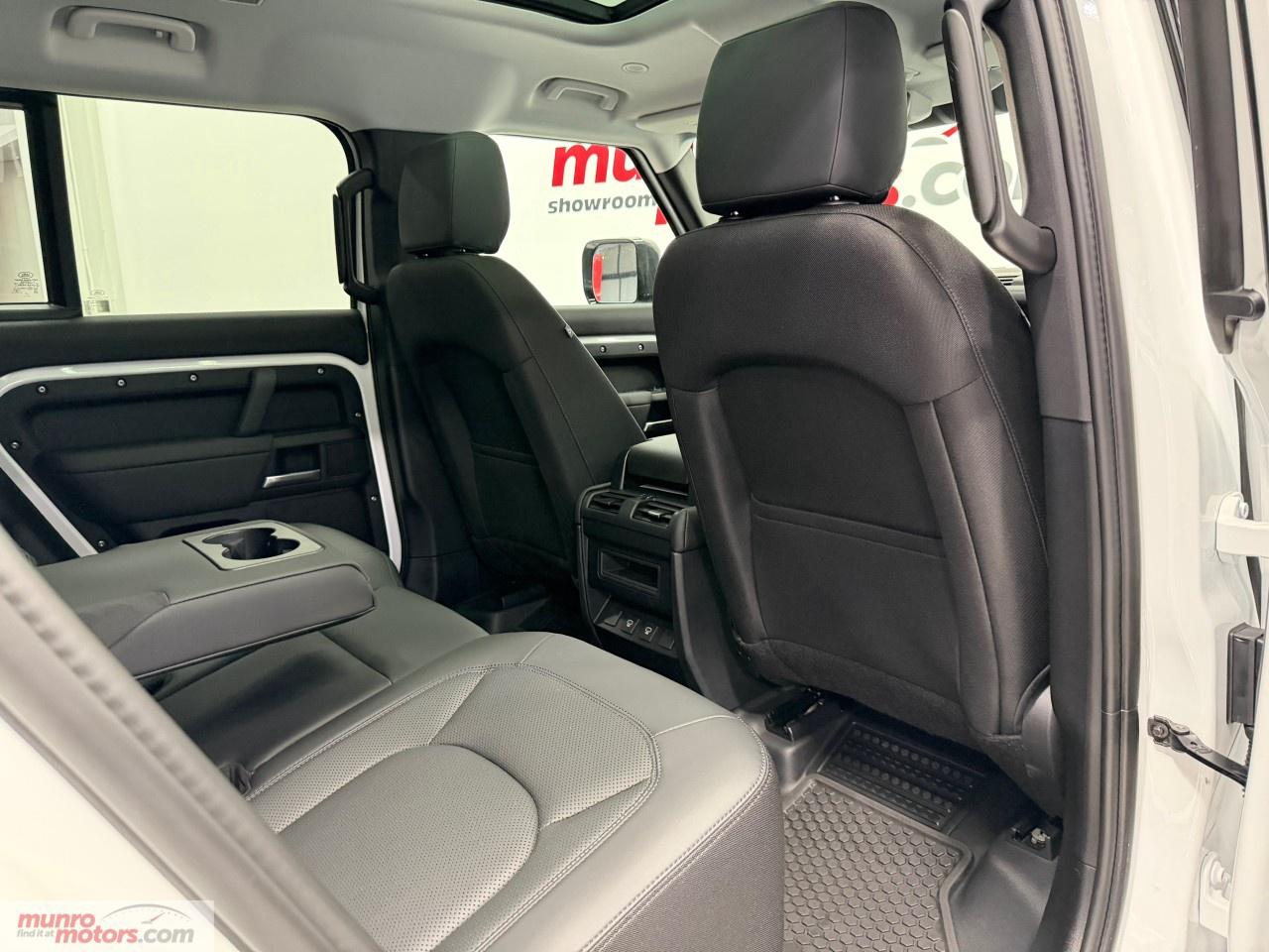 2025 Land Rover Defender 110 P300 S Photo