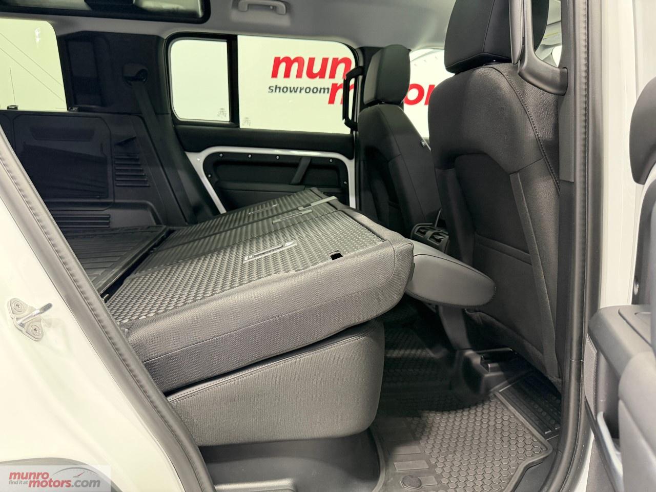 2025 Land Rover Defender 110 P300 S Photo