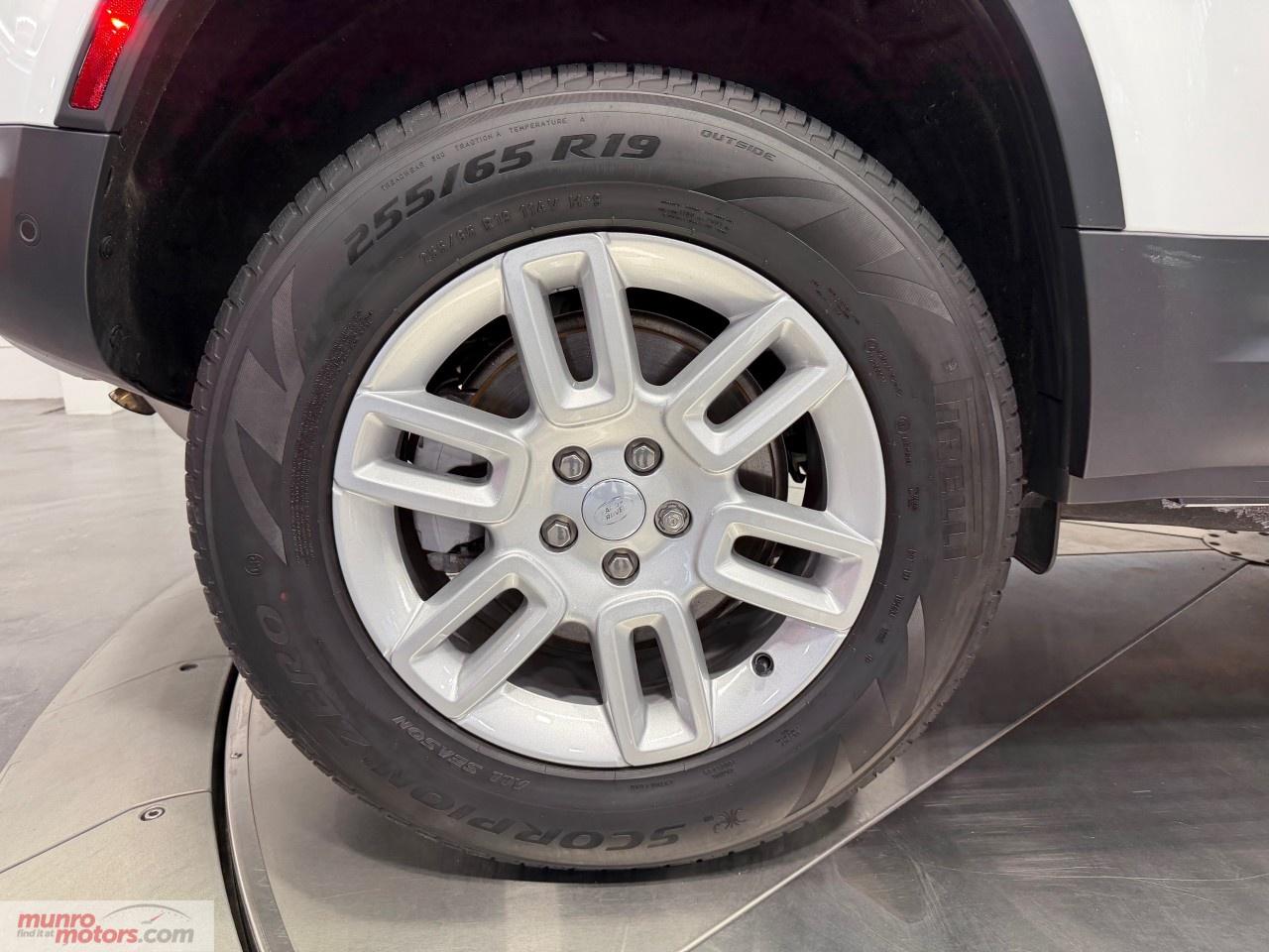 2025 Land Rover Defender 110 P300 S Photo