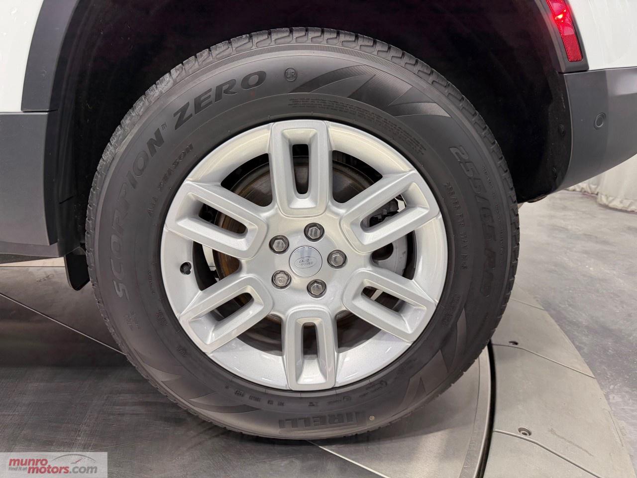 2025 Land Rover Defender 110 P300 S Photo