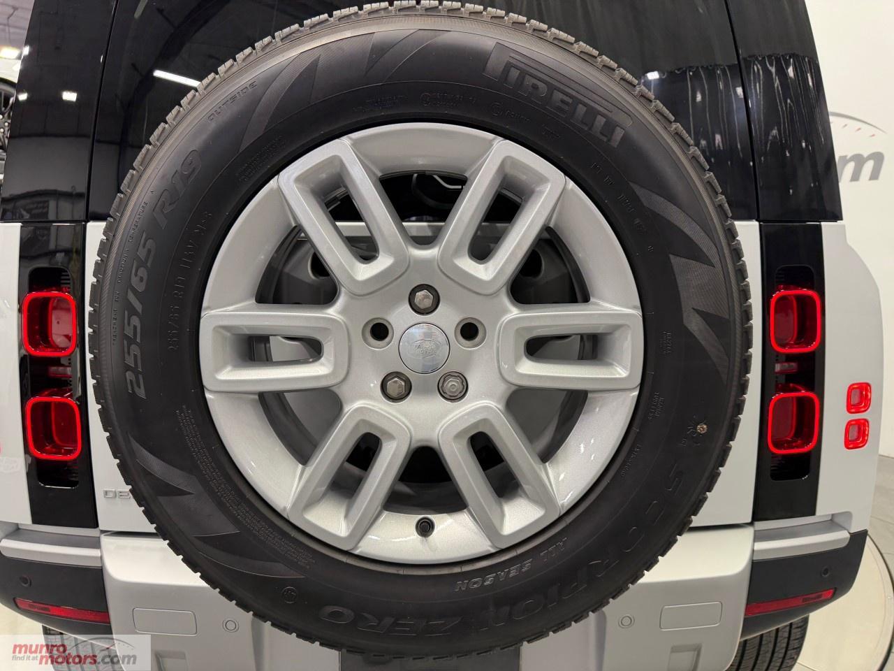 2025 Land Rover Defender 110 P300 S Photo