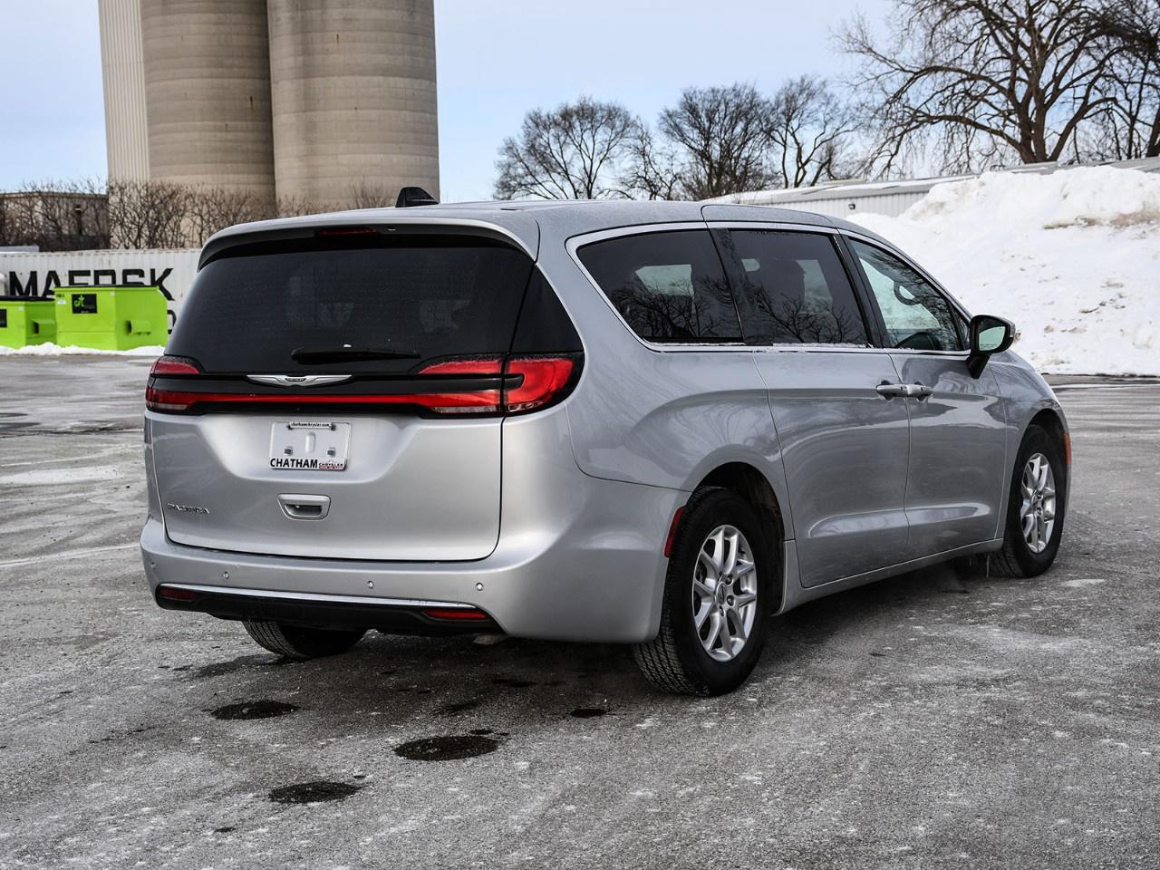 2023 Chrysler Pacifica Touring L FWD Photo