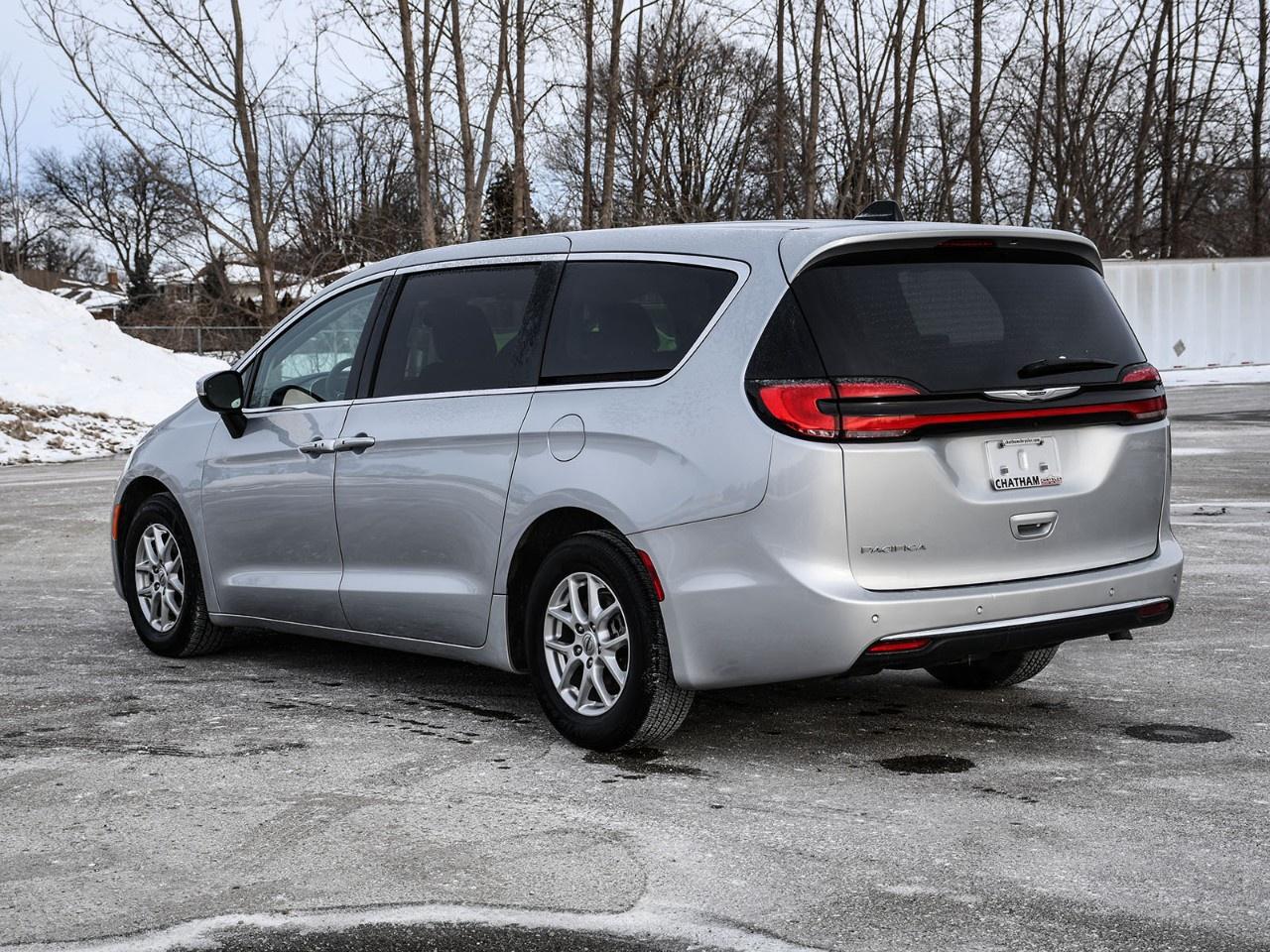 2023 Chrysler Pacifica Touring L FWD Photo