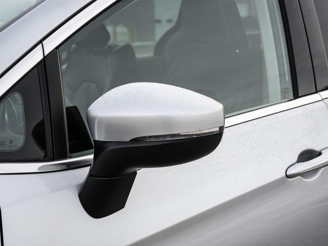 2023 Chrysler Pacifica Touring L FWD Photo