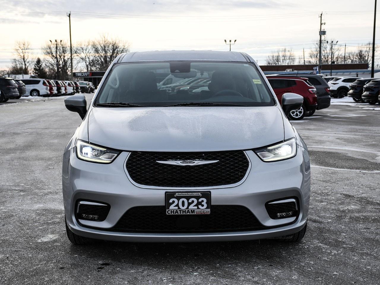 2023 Chrysler Pacifica Touring L FWD Photo