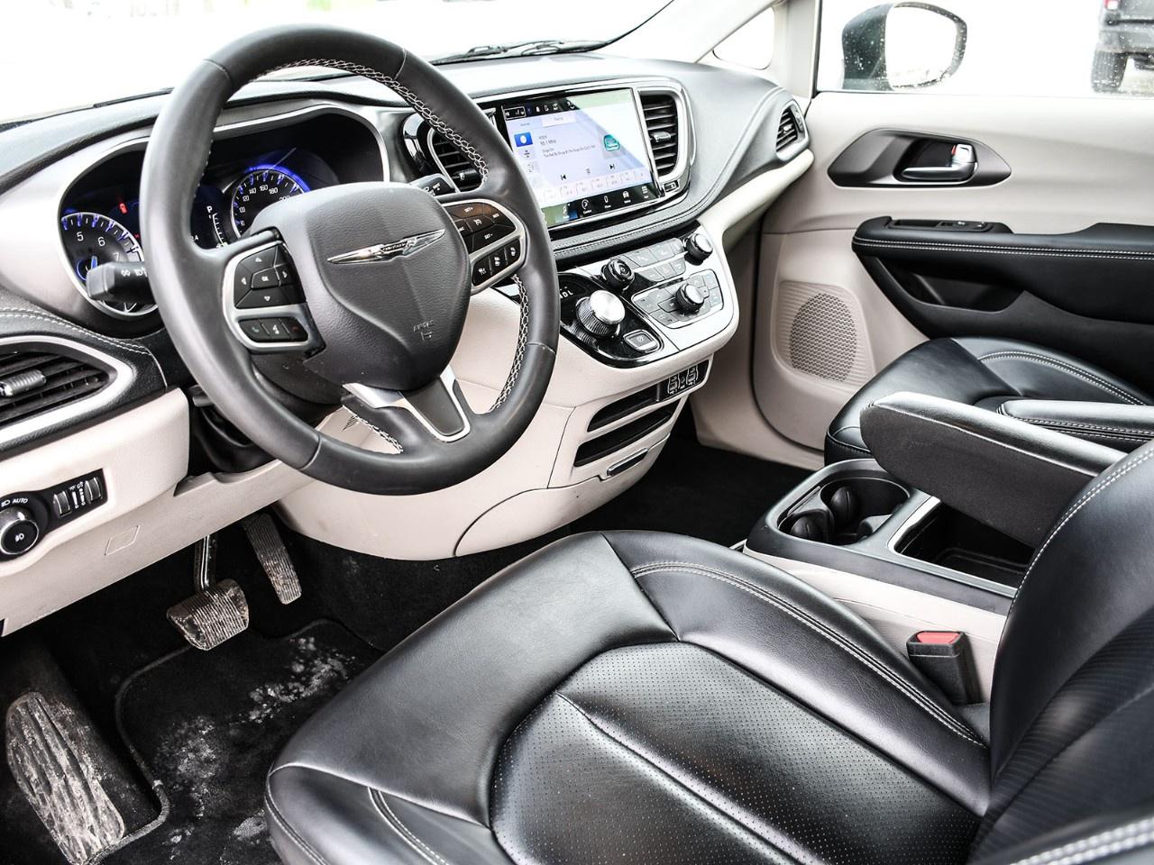 2023 Chrysler Pacifica Touring L FWD Photo