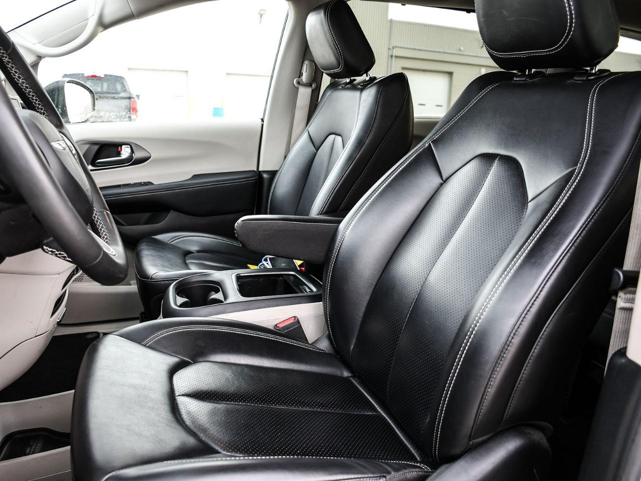 2023 Chrysler Pacifica Touring L FWD Photo