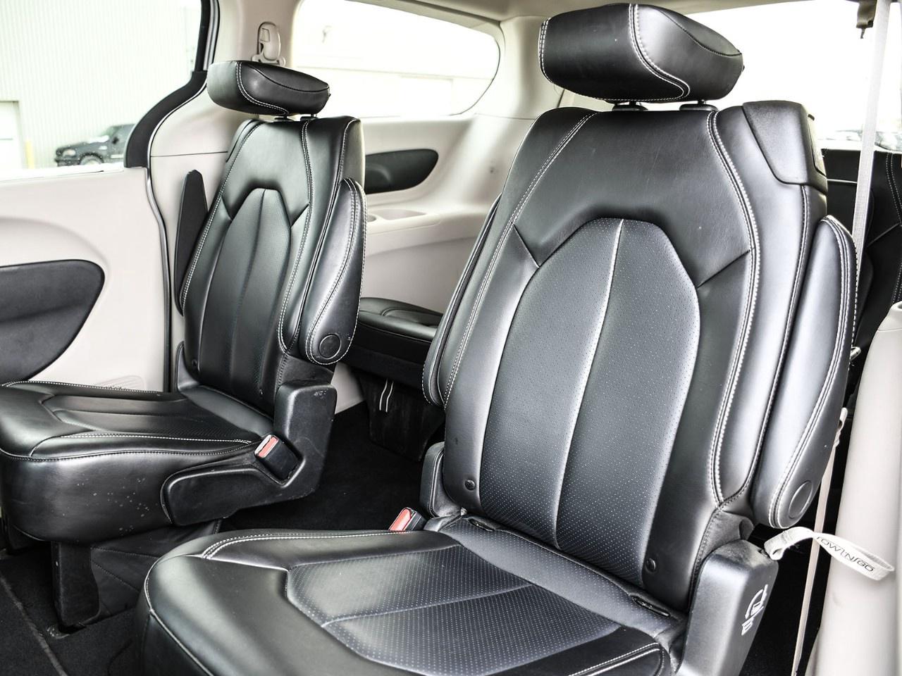 2023 Chrysler Pacifica Touring L FWD Photo