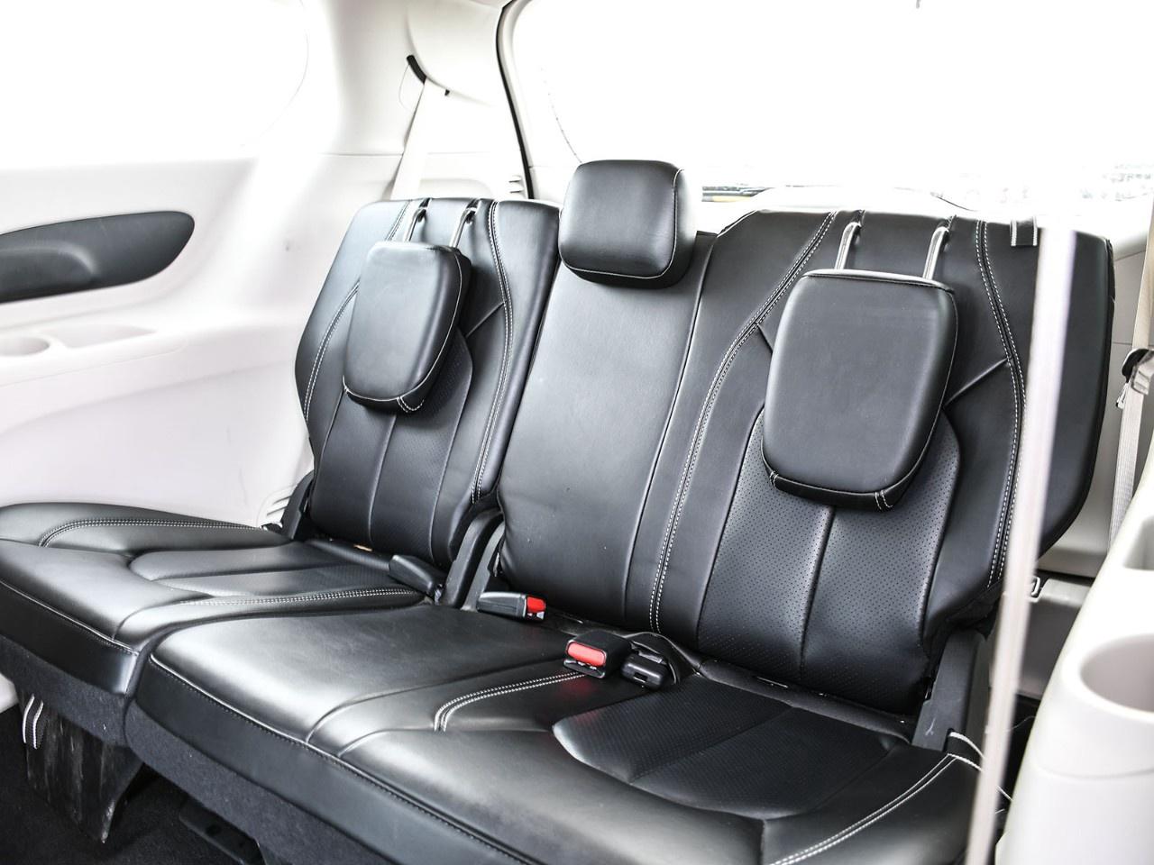 2023 Chrysler Pacifica Touring L FWD Photo