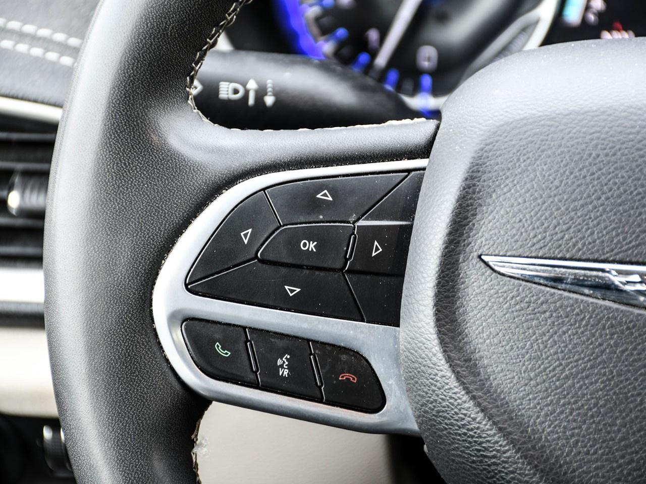 2023 Chrysler Pacifica Touring L FWD Photo