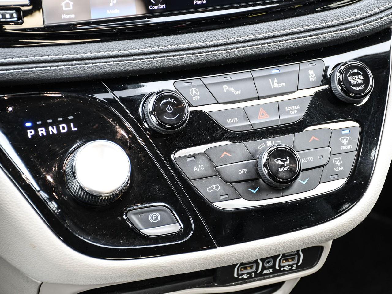 2023 Chrysler Pacifica Touring L FWD Photo