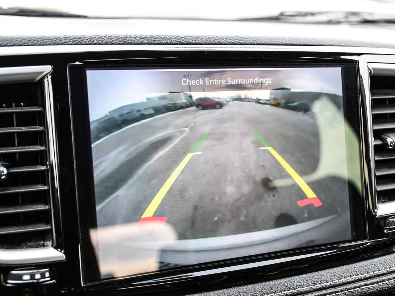 2023 Chrysler Pacifica Touring L FWD Photo