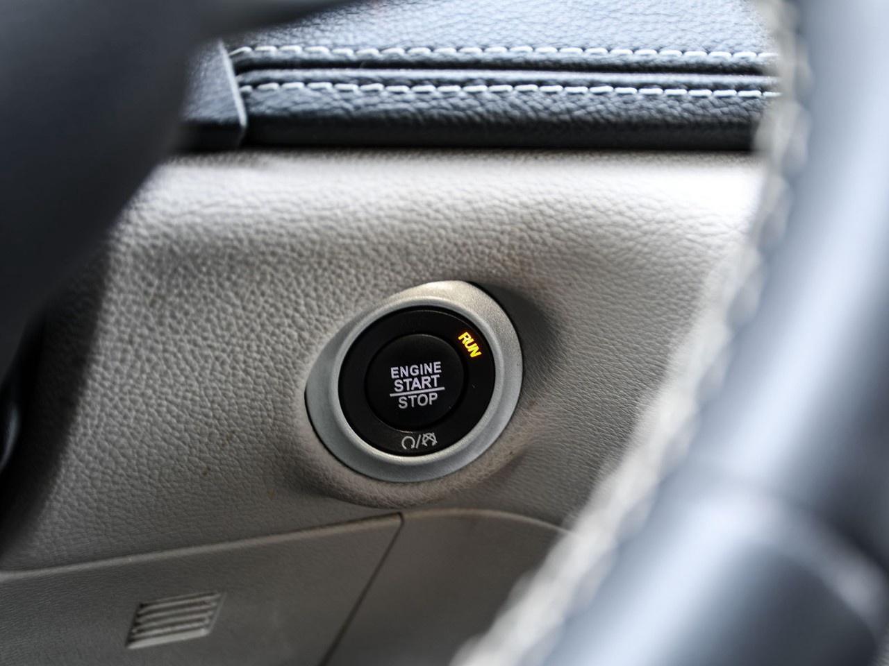 2023 Chrysler Pacifica Touring L FWD Photo