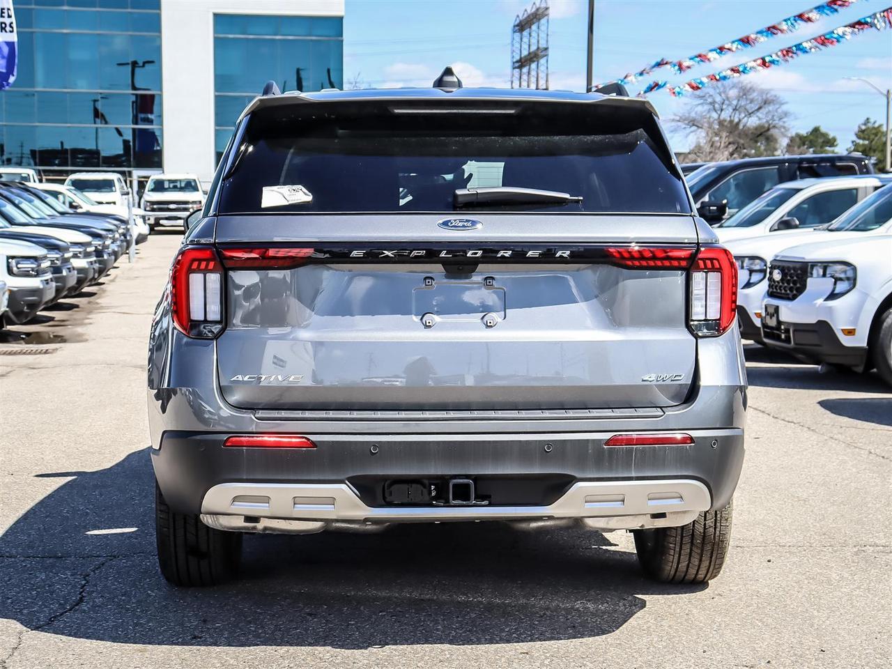 2026 Ford Explorer Active Photo4