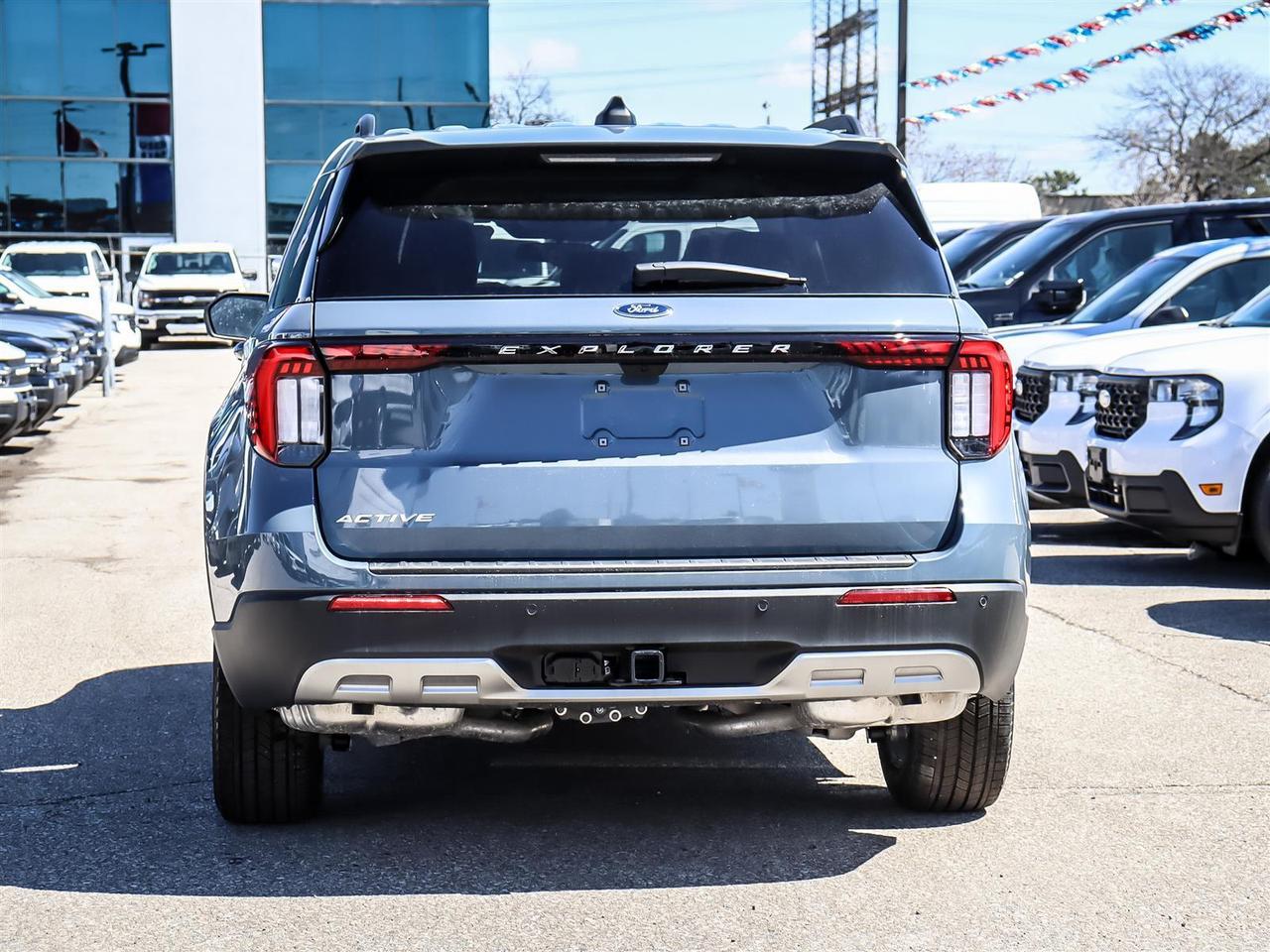 2026 Ford Explorer Active Photo4